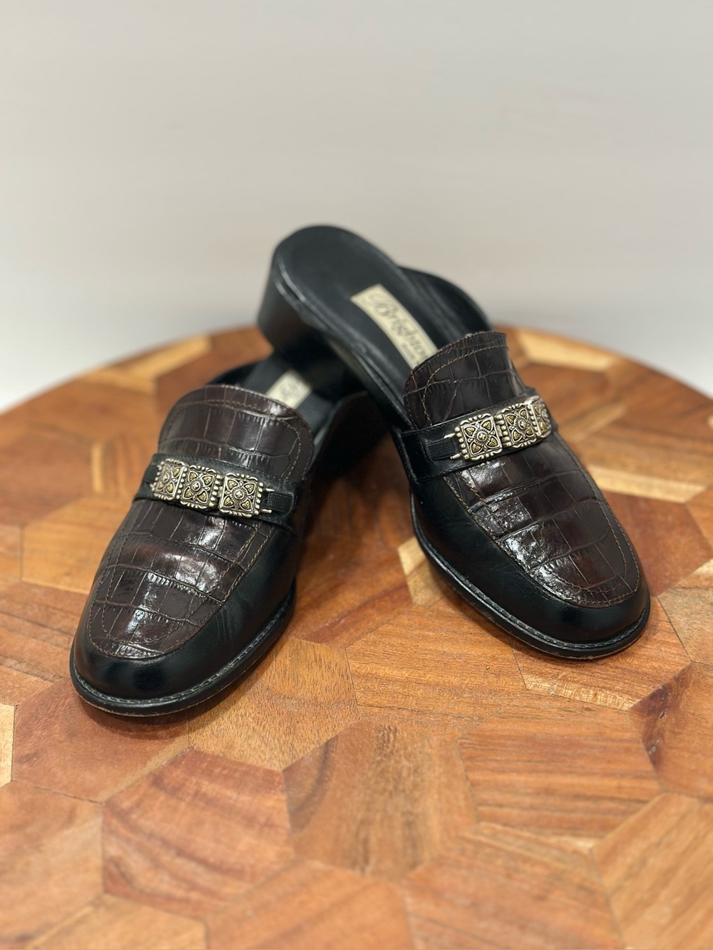 Brighton Italy Croc Embossed Slip On Simone Size 7 Silver Gold Accent Brown Shoe
